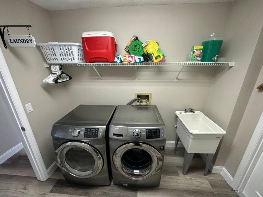 Manatee Oasis Weeki Wachee Family Fun Pool Home Spring Hill Bagian luar foto