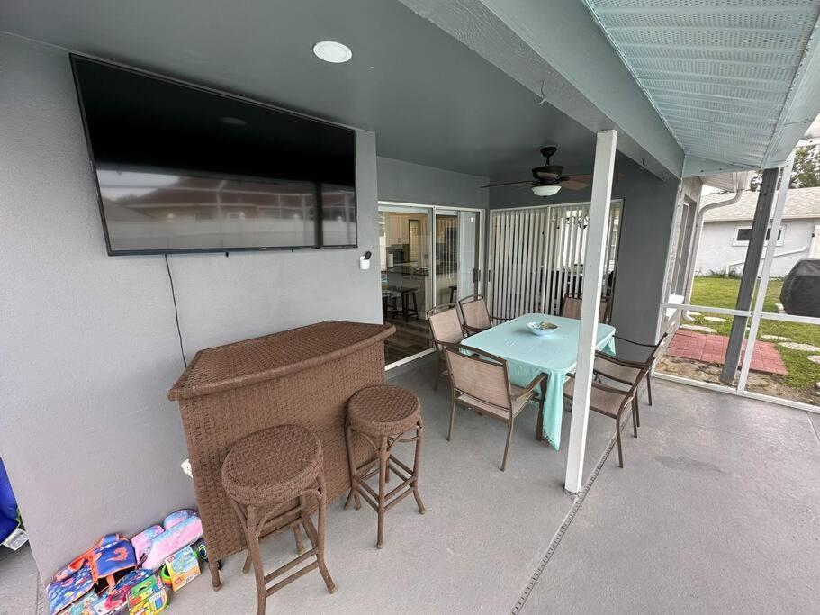Manatee Oasis Weeki Wachee Family Fun Pool Home Spring Hill Bagian luar foto