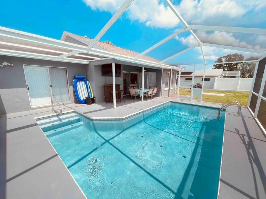 Manatee Oasis Weeki Wachee Family Fun Pool Home Spring Hill Bagian luar foto